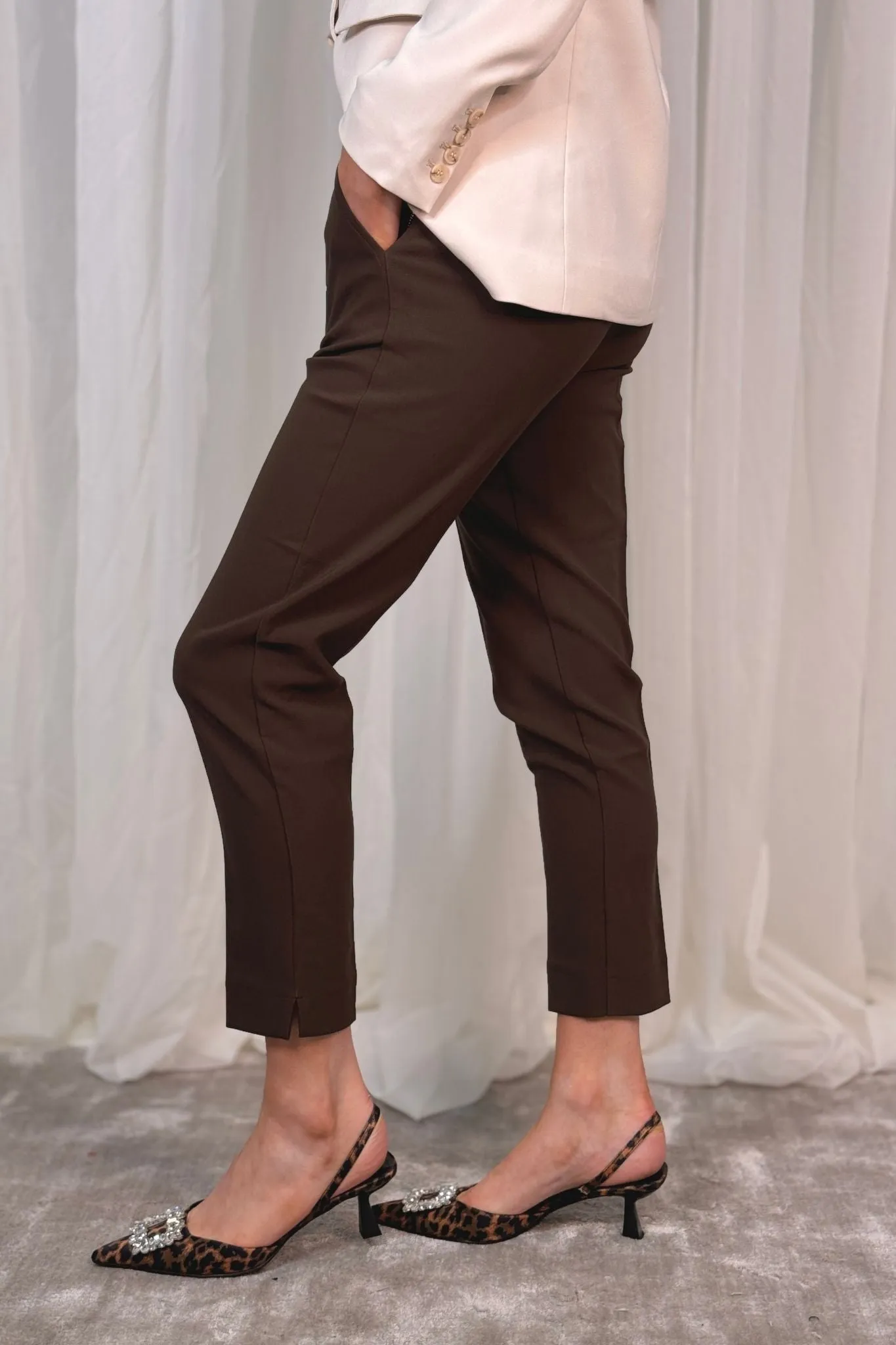 Maria Fitted Trousers In Dark Brown