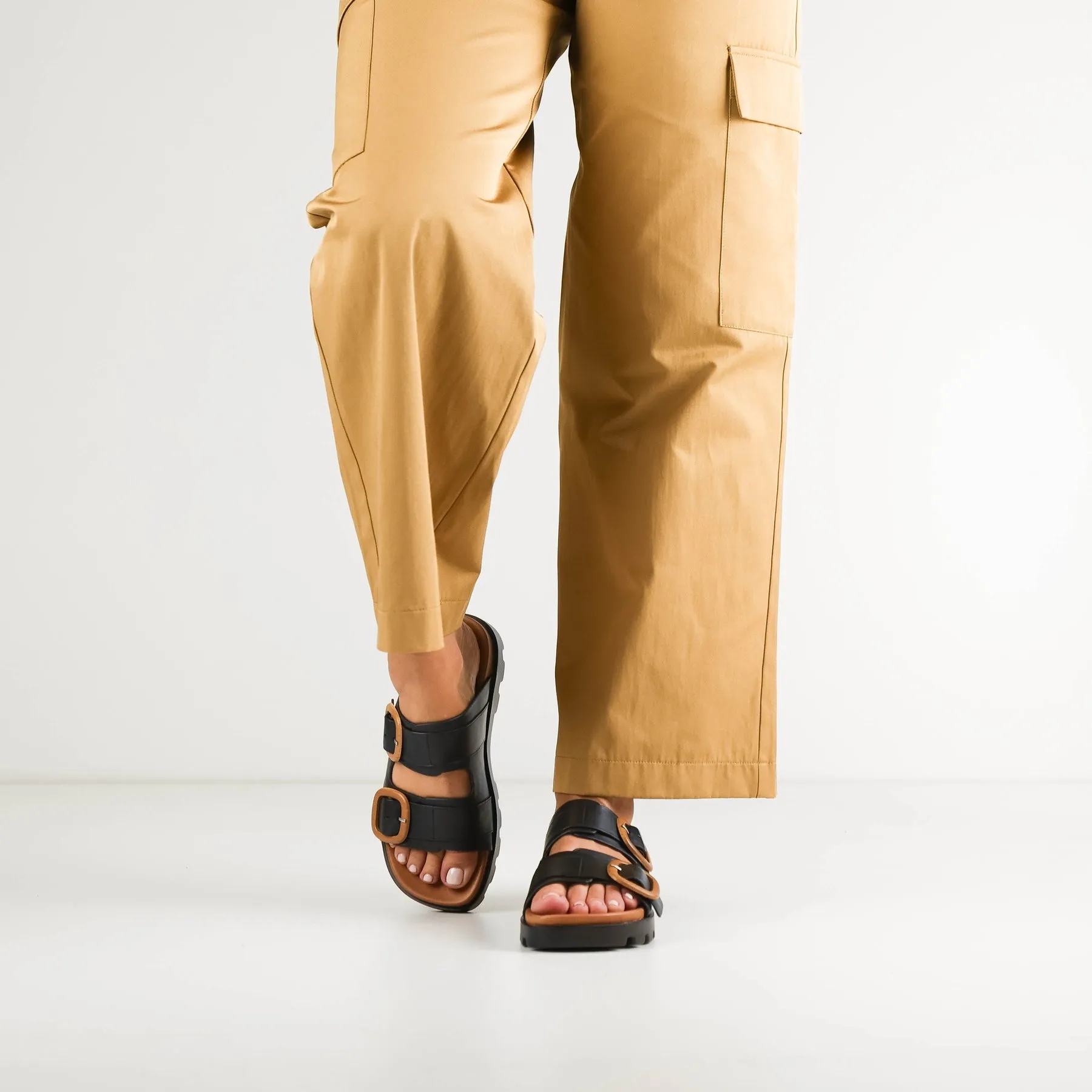 NILI LEATHER BUCKLE SANDALS